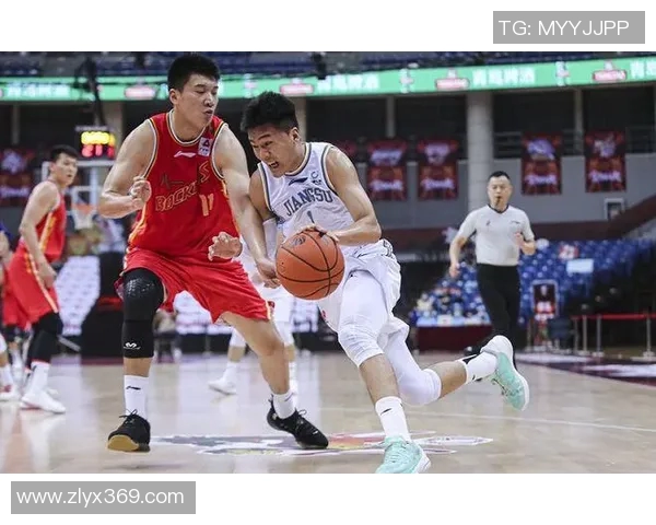 南京篮球队与武汉篮球队赛后复盘分析球员个人能力的对比与表现 南京篮球队与武汉篮球队赛后复盘分析球员个人能力的对比与表现