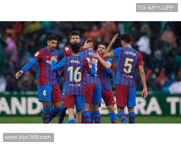 巴萨与瓦伦西亚激战整场回顾球迷热情高涨精彩瞬间不容错过